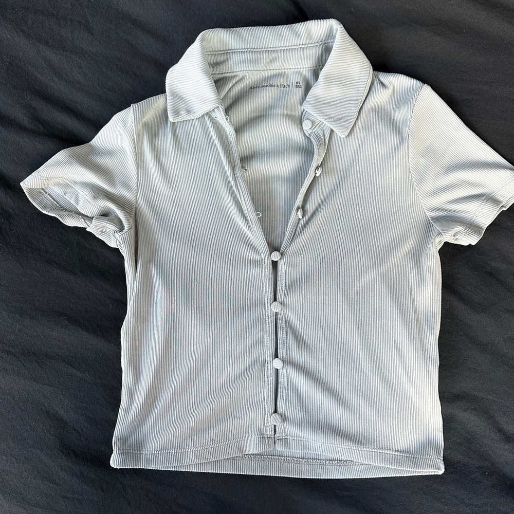 Abercrombie and Fitch Light Green Buttoned Crop Top Size XS